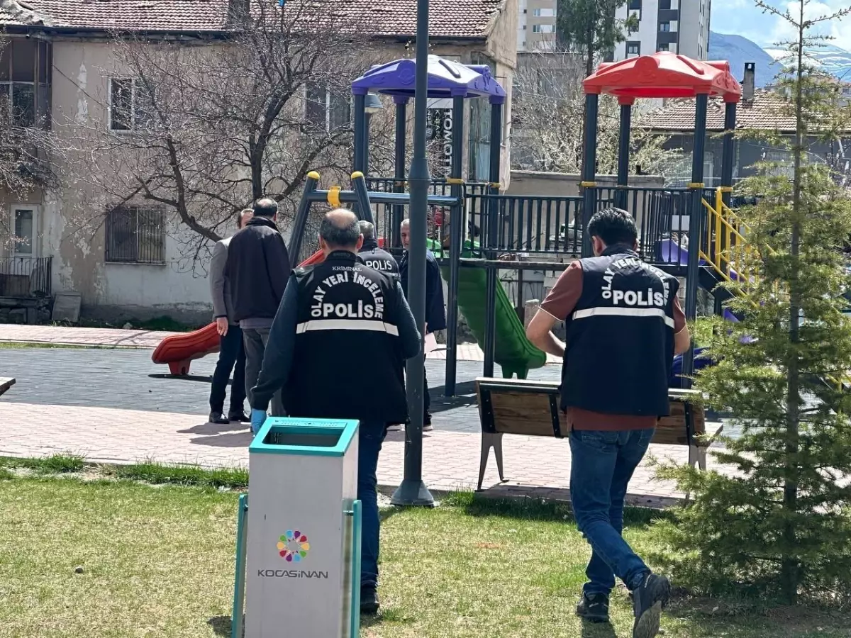 Kayseri\'de Çocuk Parkında Bıçaklama