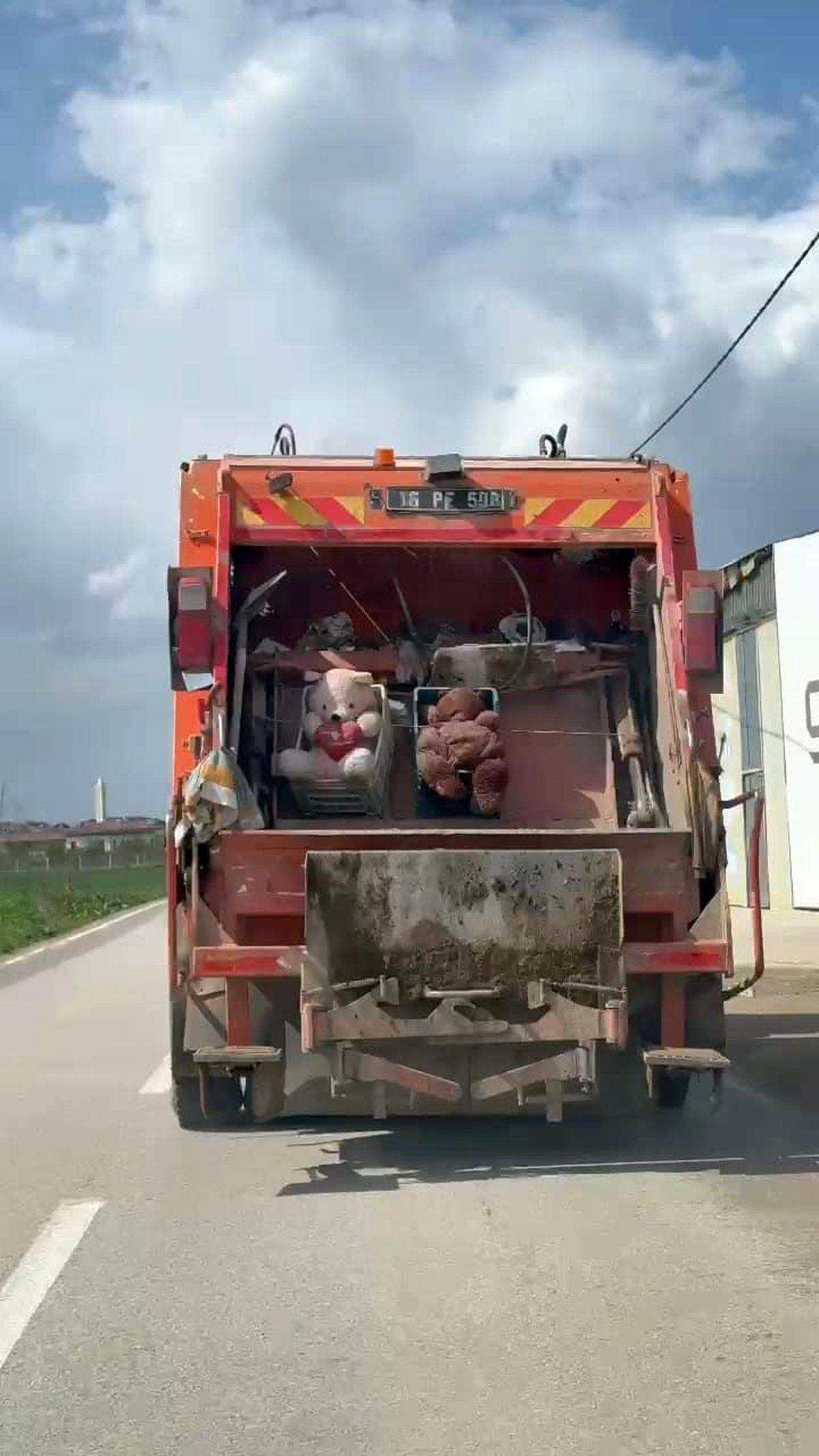 İnegöl\'de Temizlik Görevinden Eğlenceli Anlar