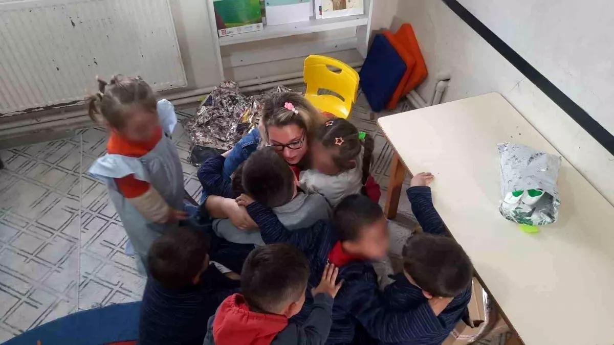 Ebe Özge Tekin\'den Bayram Hediyesi