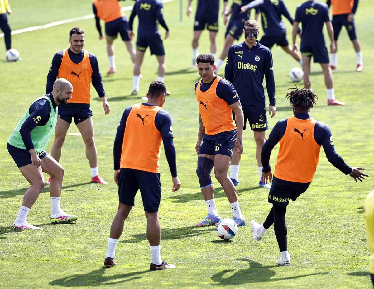 Fenerbahçe, Galatasaray Maçı İçin Hazırlıklarını Sürdürüyor