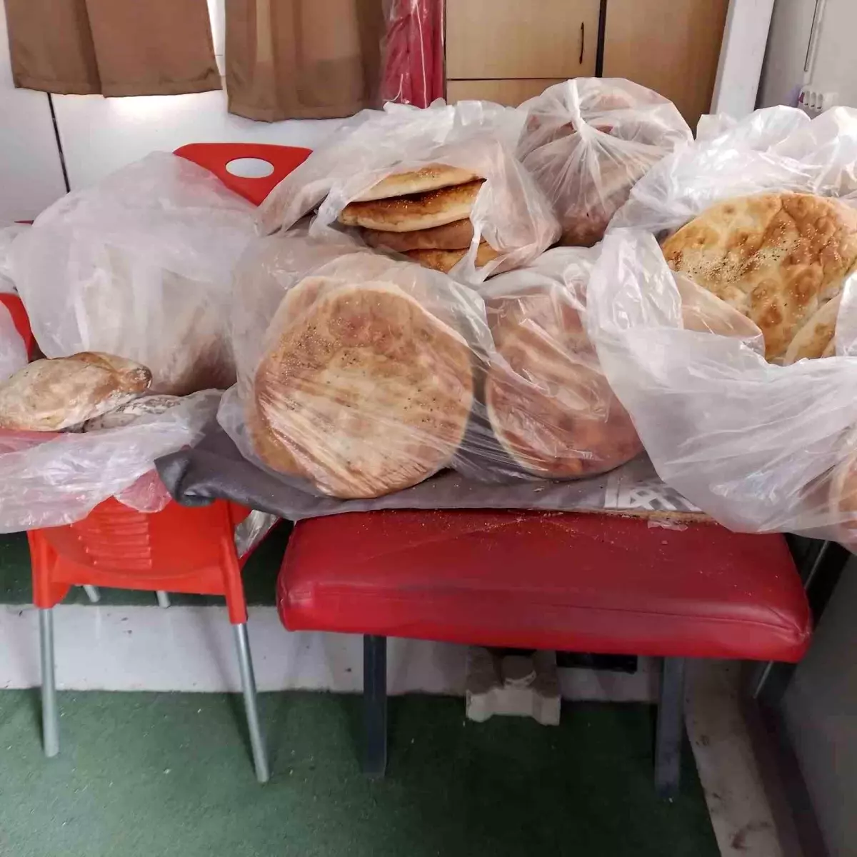 Sarıgöl\'de Hayırsever Fırıncılardan Ramazan Desteği