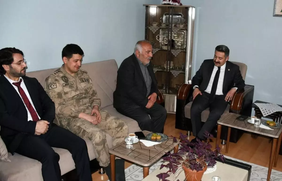 Kaymakam Özçelik\'ten şehit ve gazi ailelerine bayram ziyareti