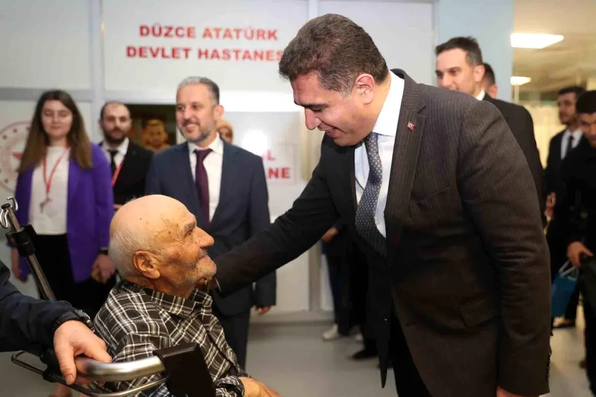 Vali Aslan Bayramda Hastaneleri Ziyaret Etti