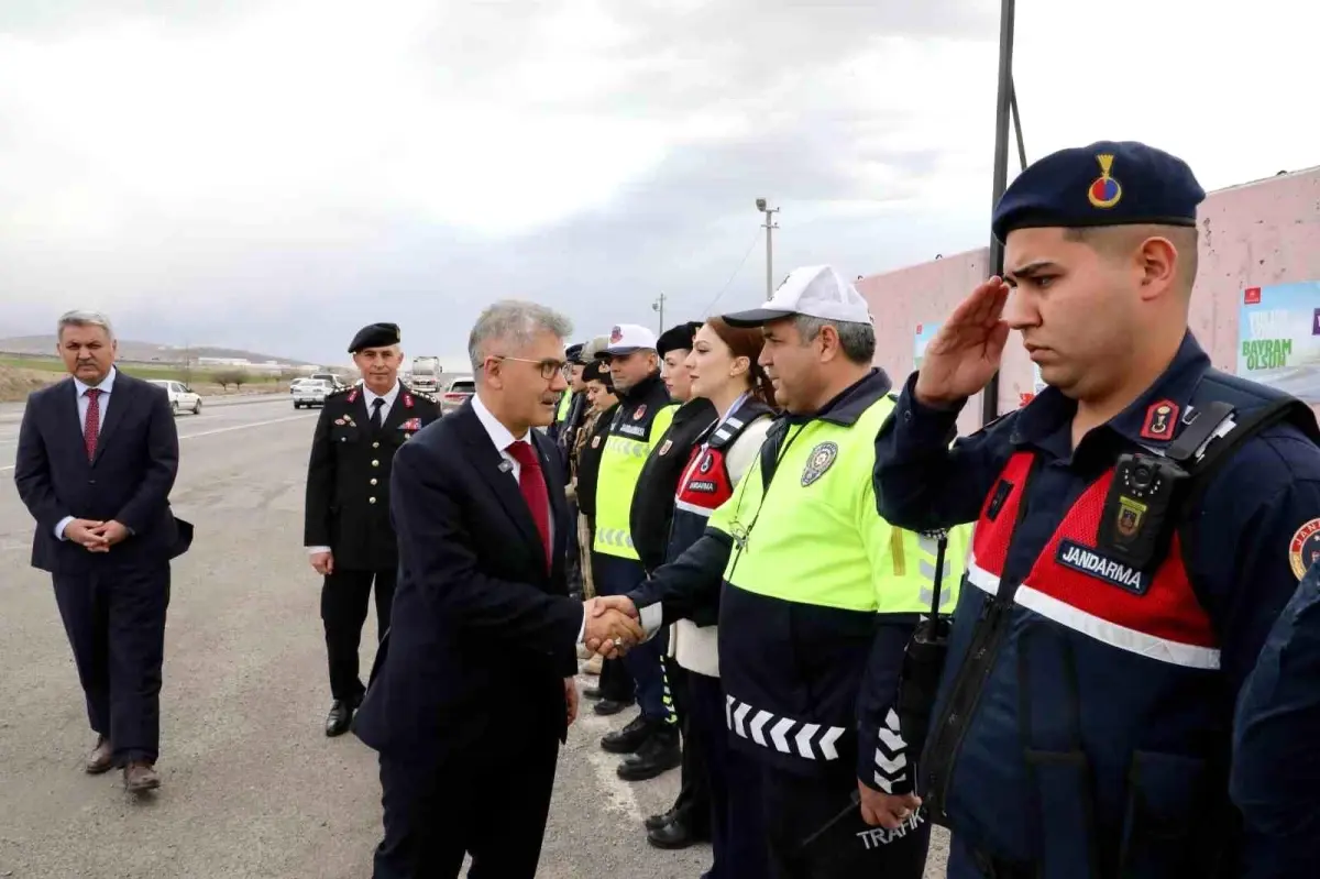 Vali Çelik, Bayramda Güvenlik Personeliyle Bir Araya Geldi