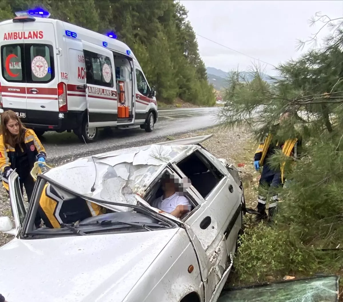 Antalya\'da Yağış Sonrası Takla Atan Otomobilde Sürücü Yaralandı