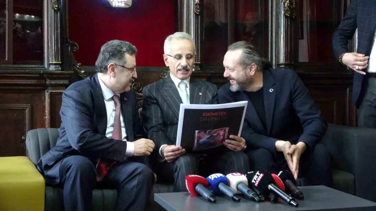 Ulaştırma Bakanı Uraloğlu Trabzon\'da Bayramlaşma Programına Katıldı