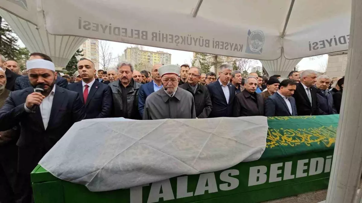 Talas Belediye Başkanı Mustafa Yalçın\'ın Annesi Son Yolculuğuna Uğurlandı