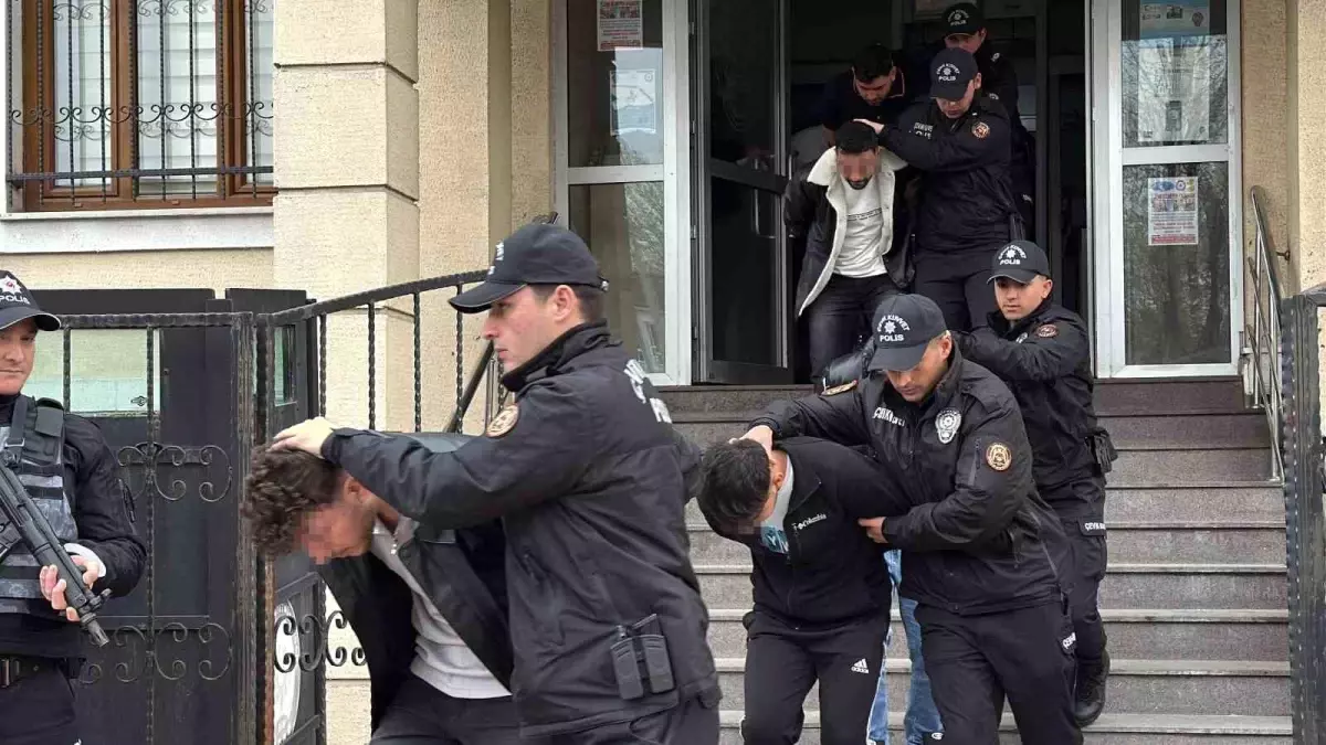 Sakarya\'da Tekel Bayisinde Kavga: 19 Gözaltı