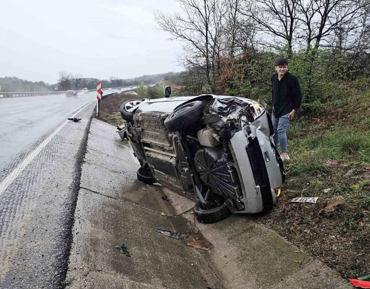 İnegöl\'de Otomobil Kanalda Devrildi!