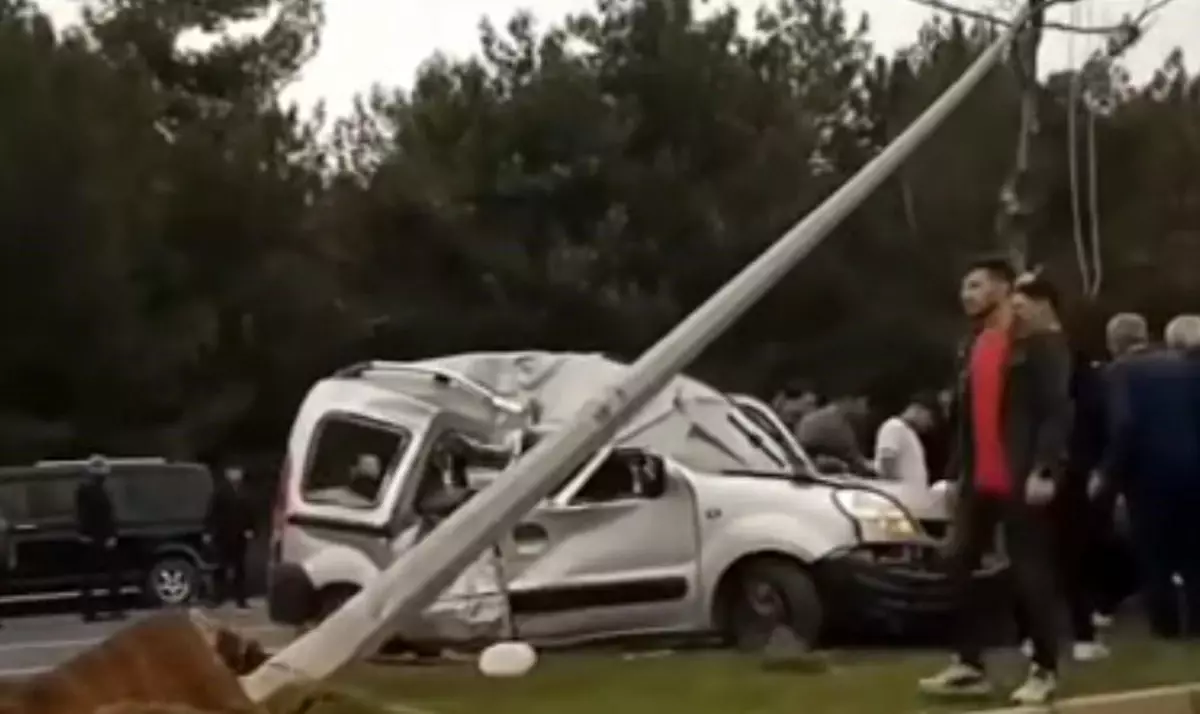 Gaziantep\'te 2 araç çarpıştı: 1\'i ağır 6 yaralı