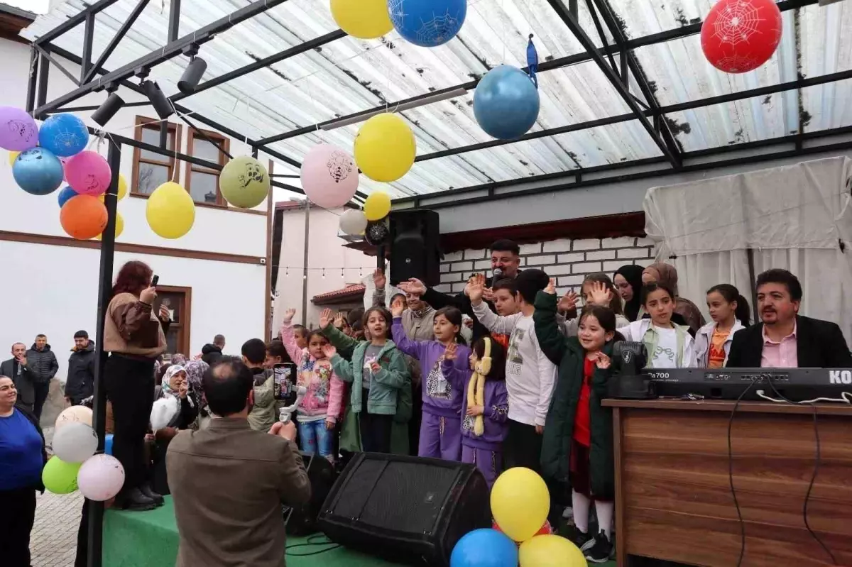 Kütahya\'da Çocuk Bayramlaşması Şenliği Düzenlendi