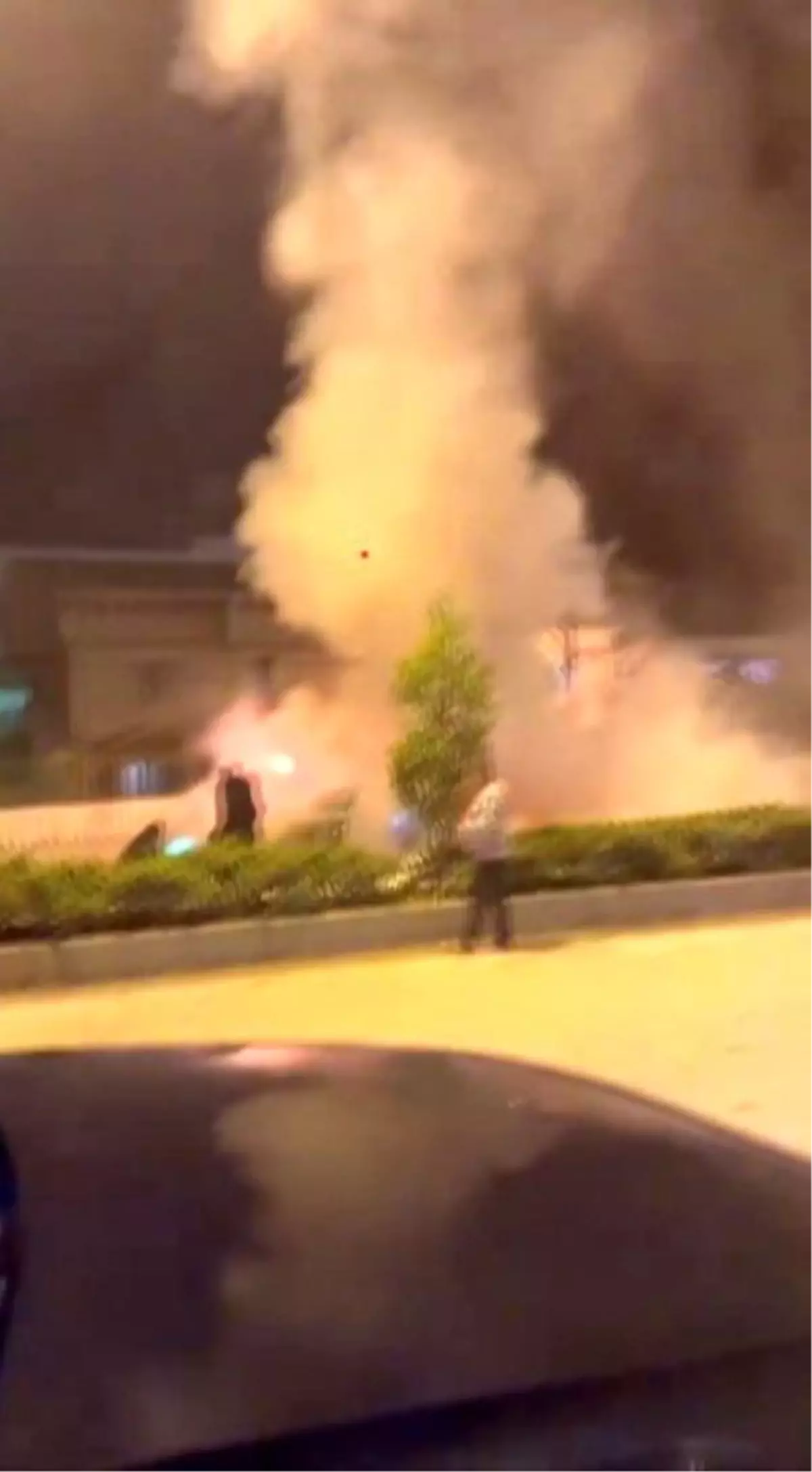 Hatay\'da Seyir Halindeki Otomobil Yangınında Maddi Hasar Oluştu