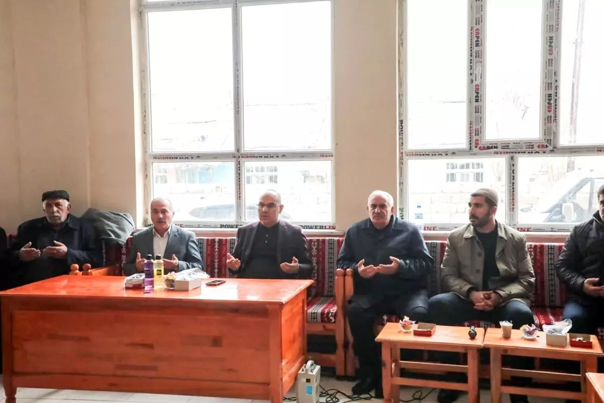 Ağrı Valisi Koç\'tan Şehit Muhtarın Eşine Taziye Ziyareti
