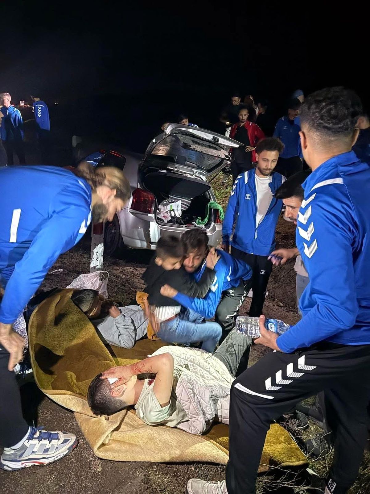 Erciyes 38 FK Kazada Yaralılara Yardım Etti