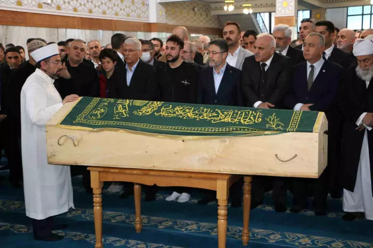 Mustafa Kayhan Son Yolculuğuna Uğurlandı