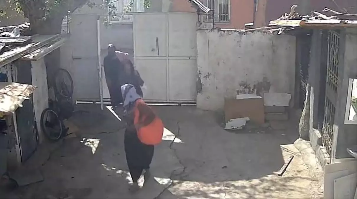 Adıyaman\'da Kadın Hırsızlar Altınları Çaldı