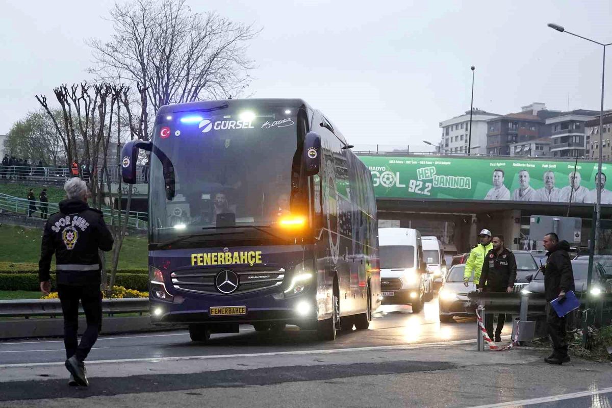 Fenerbahçe-Galatasaray Derbisi İçin Stadyumda