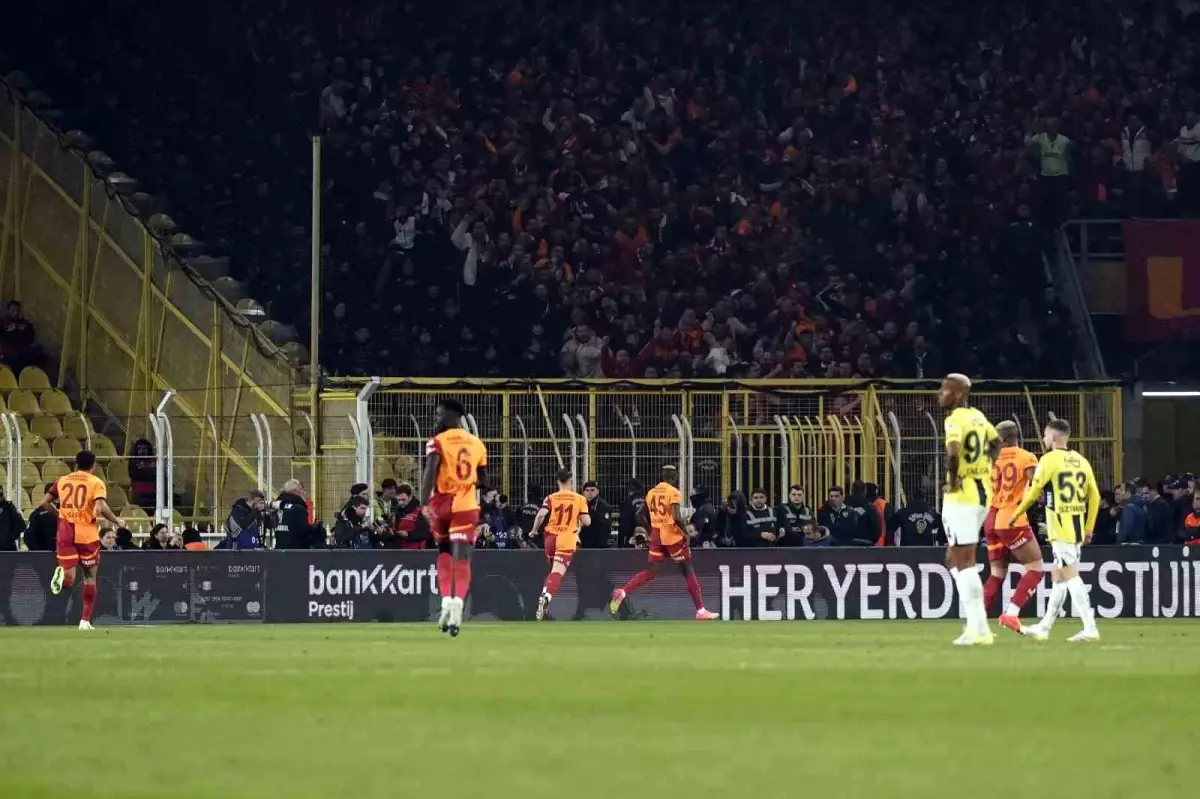 Galatasaray, Fenerbahçe\'yi Kadıköy\'de Yendi