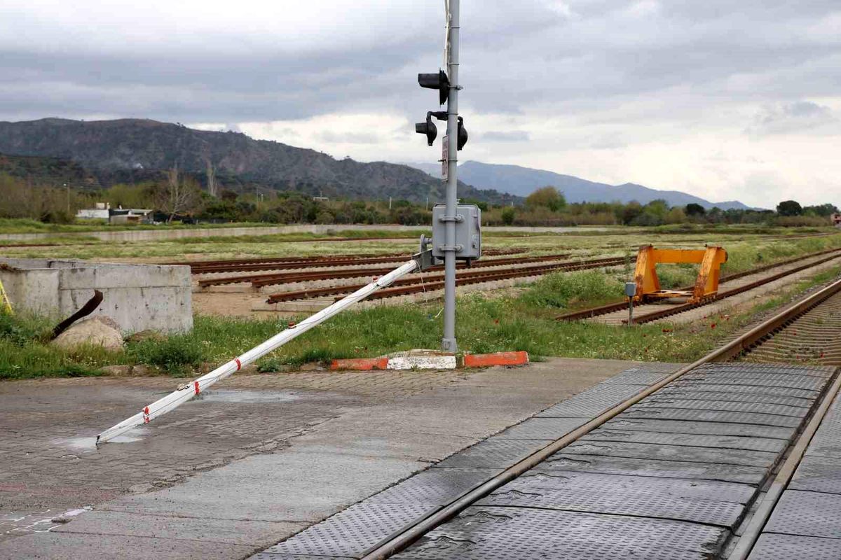 Aydın\'da Arızalı Bariyer Tehlike Saçıyor