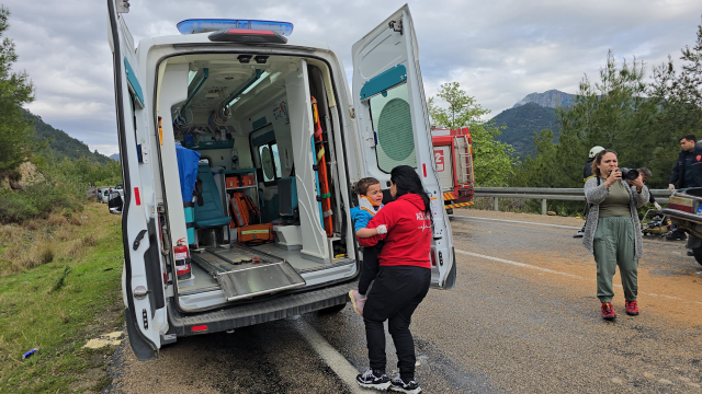 Katliam gibi kaza! 3'ü çocuk 5 kişi öldü, 8 kişi yaralandı