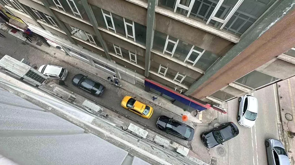 Samsun\'da Sürücü Trafiği Kilitledi