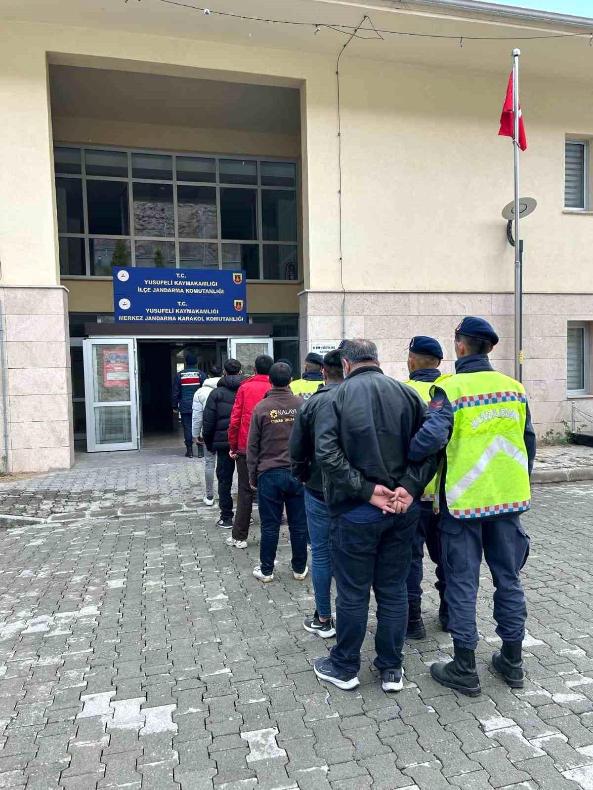 Artvin\'de Göçmen Kaçakçılığı Operasyonu