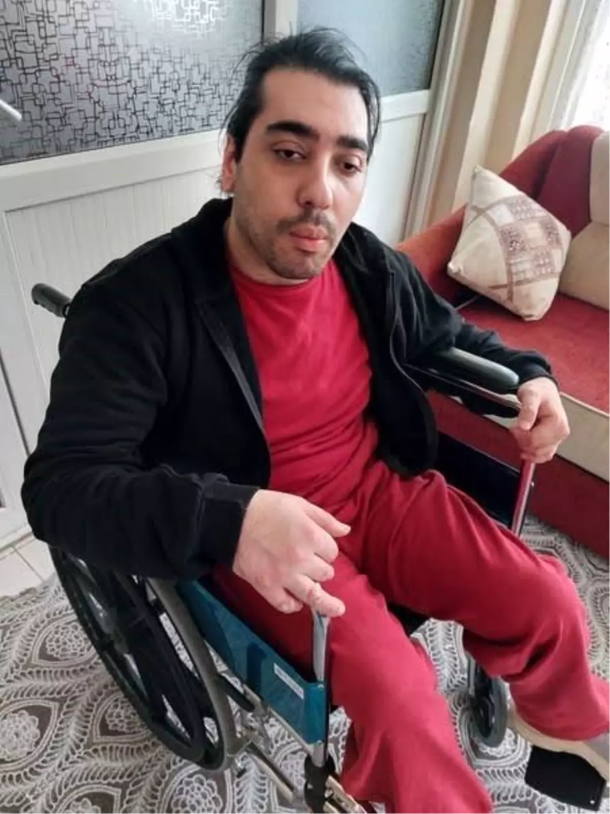 Engelli Genç İbrahim\'e Yeni Tekerlekli Sandalye