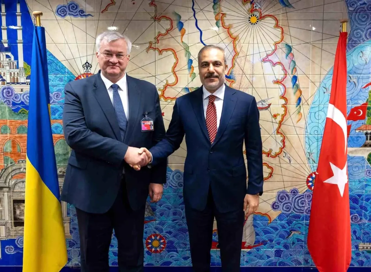 Fidan, NATO\'da Ukrayna Dışişleri Bakanı ile Görüştü