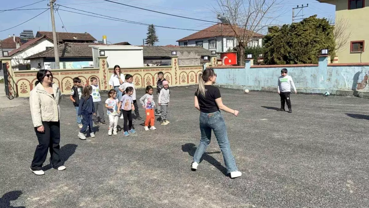 Düzce Üniversitesi\'nden Bostanlık Köyü\'ne Spor Malzemesi