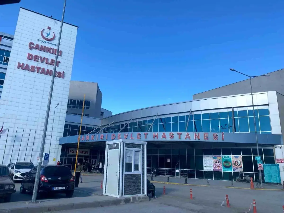 Çankırı\'da Bıçaklı Kavga: 20 Yaşındaki Genç Ağır Yaralı