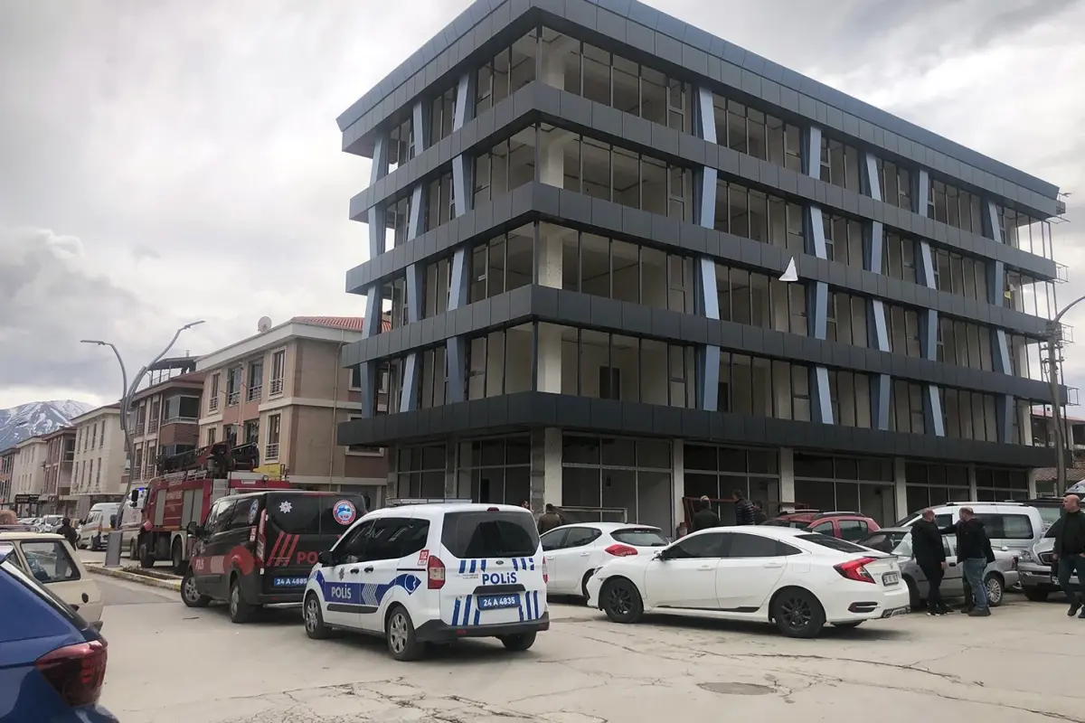 İnşaatın dördüncü katında iple asılı ceset bulundu