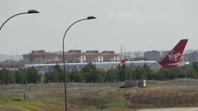Hindistan'a giden İngiliz uçağı Diyarbakır'a zorunlu iniş yaptı Hindistan'a giden İngiliz uçağı Diyarbakır'a zorunlu iniş yaptı