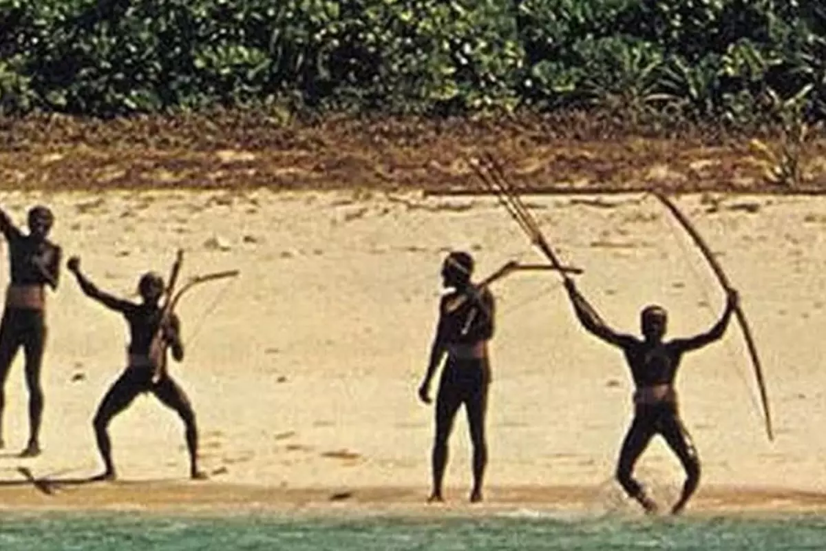 İzole kabileye kola hediye eden turist, tutuklandı