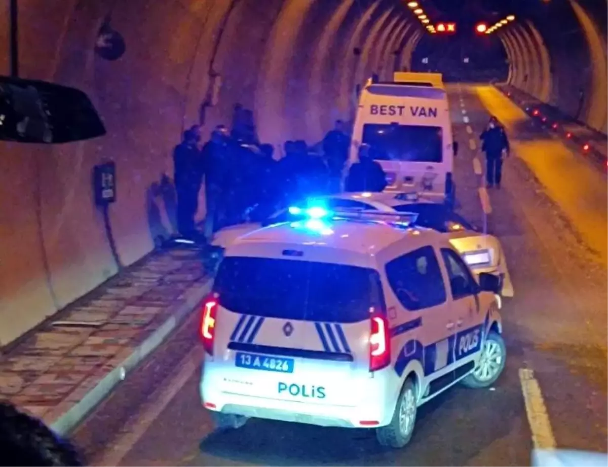 Van\'da Yol Verme Meselesinde Kavga: 2 Yaralı