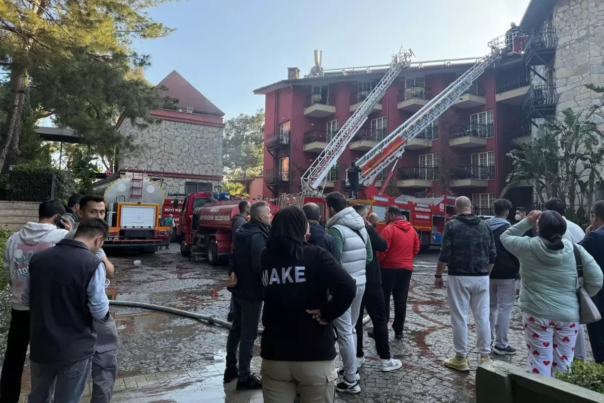 5 yıldızlı otelde korkutan yangın, 15 kişi hastaneye kaldırıldı