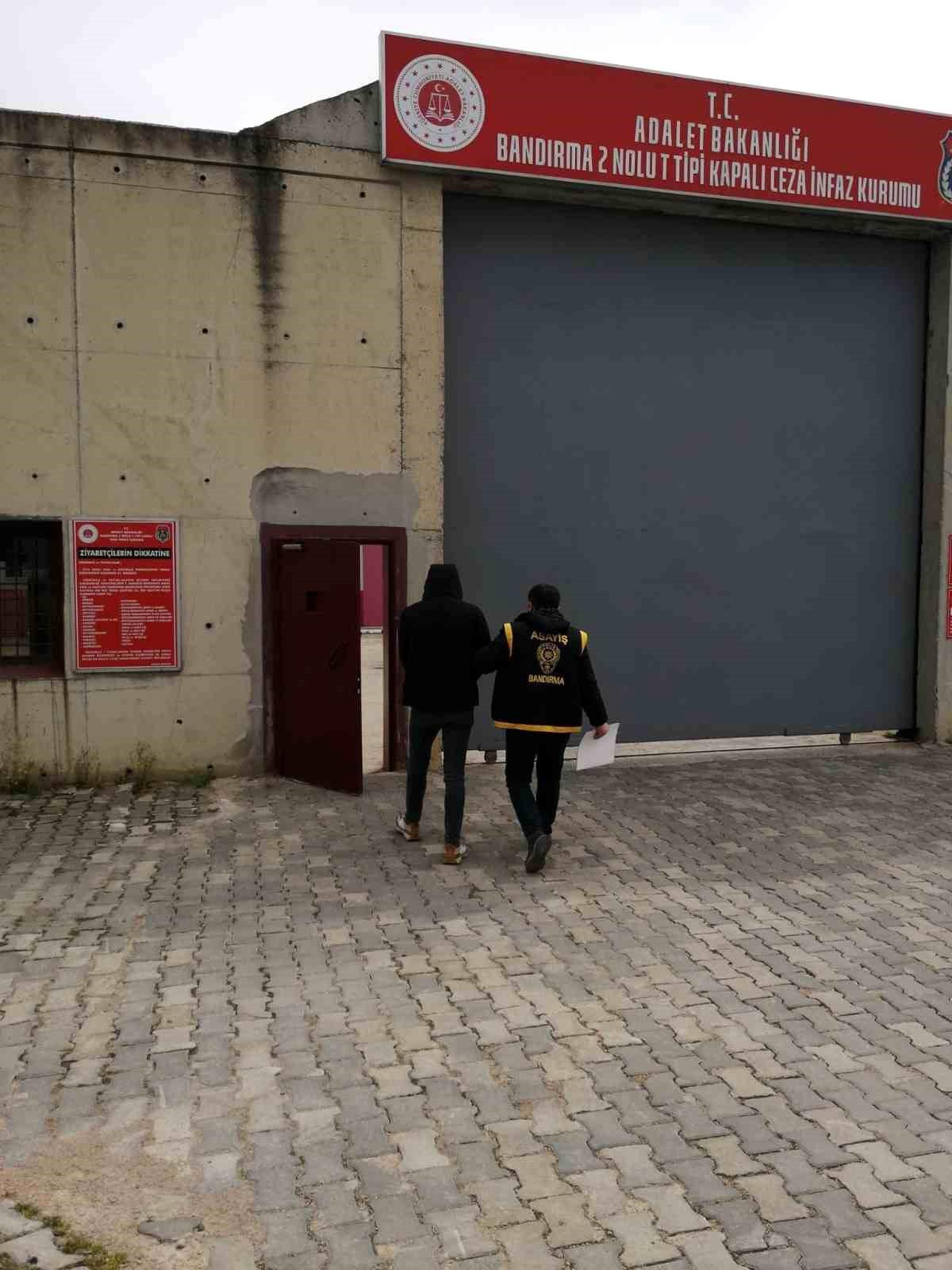 Balıkesir\'de Firari Şahıslara Operasyon