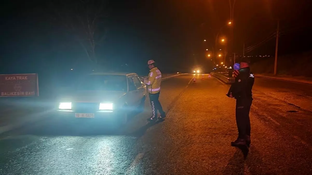 Balıkesir\'de Huzur Denetimi: 8 Aranan Yakalandı