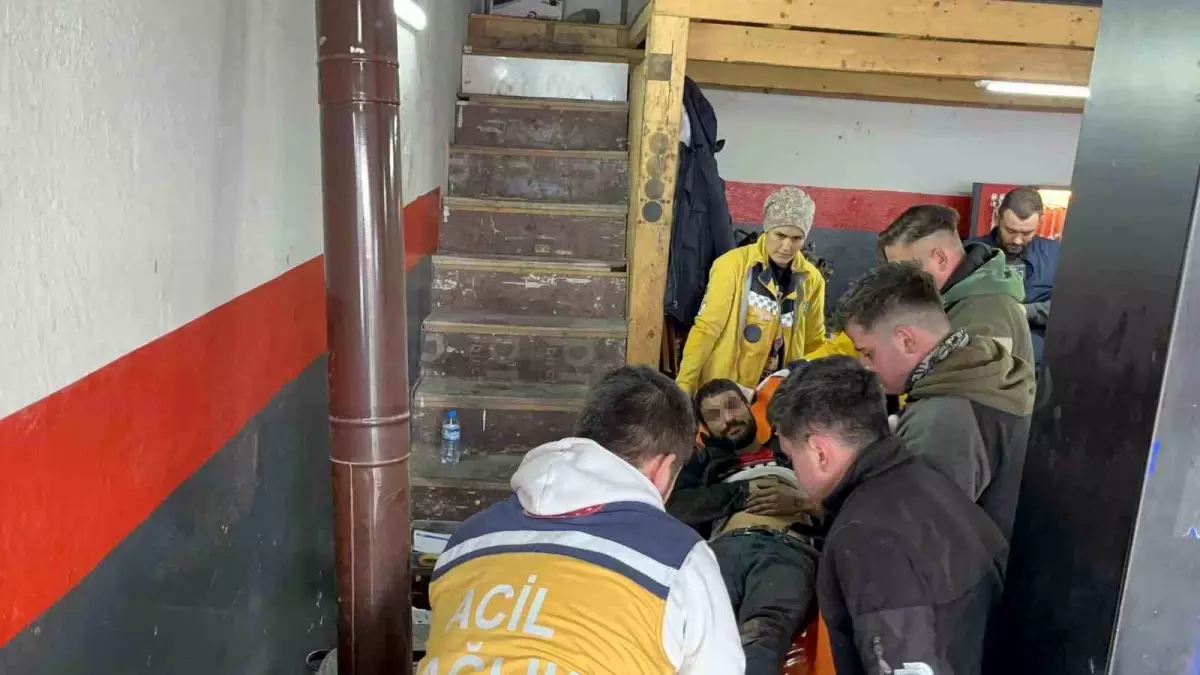 Otomobilden Fırlayan Yay, Genci Yaraladı