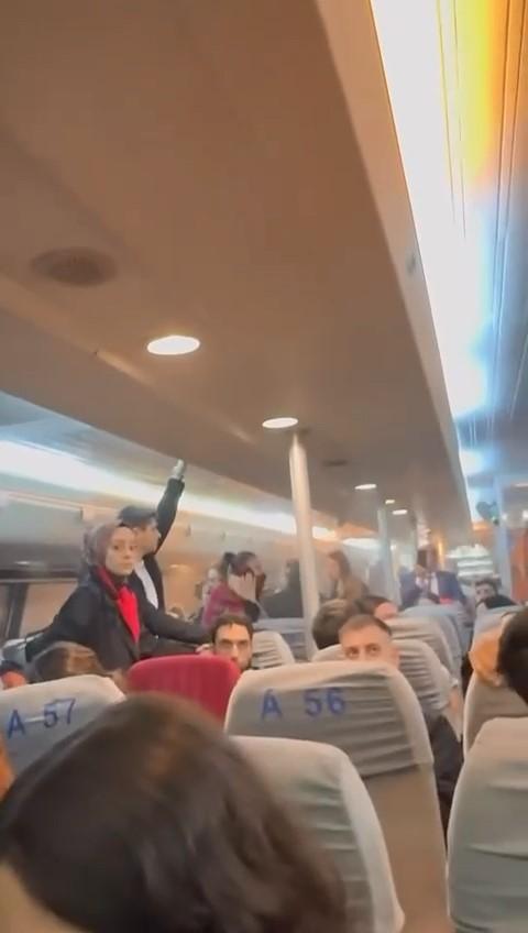 İstanbul'dan Bursa'ya Giden Feribotta Yangın: Can Pazarı Kameralara Yansıdı İstanbul'dan Bursa'ya Giden Feribotta Yangın: Can Pazarı Kameralara Yansıdı