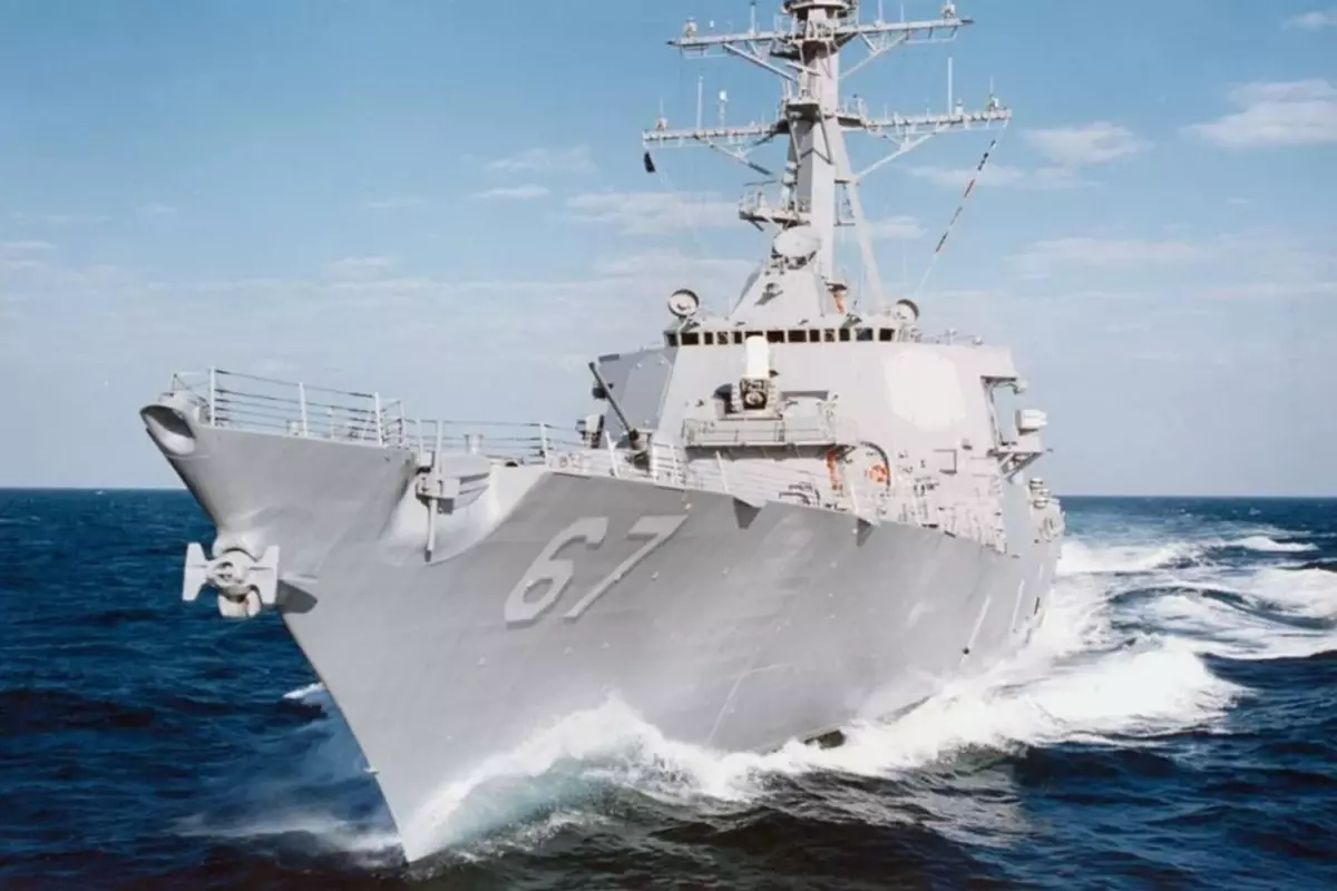 Husiler, Kızıldeniz\'de ABD\'ye ait 2 savaş gemisini hedef aldı