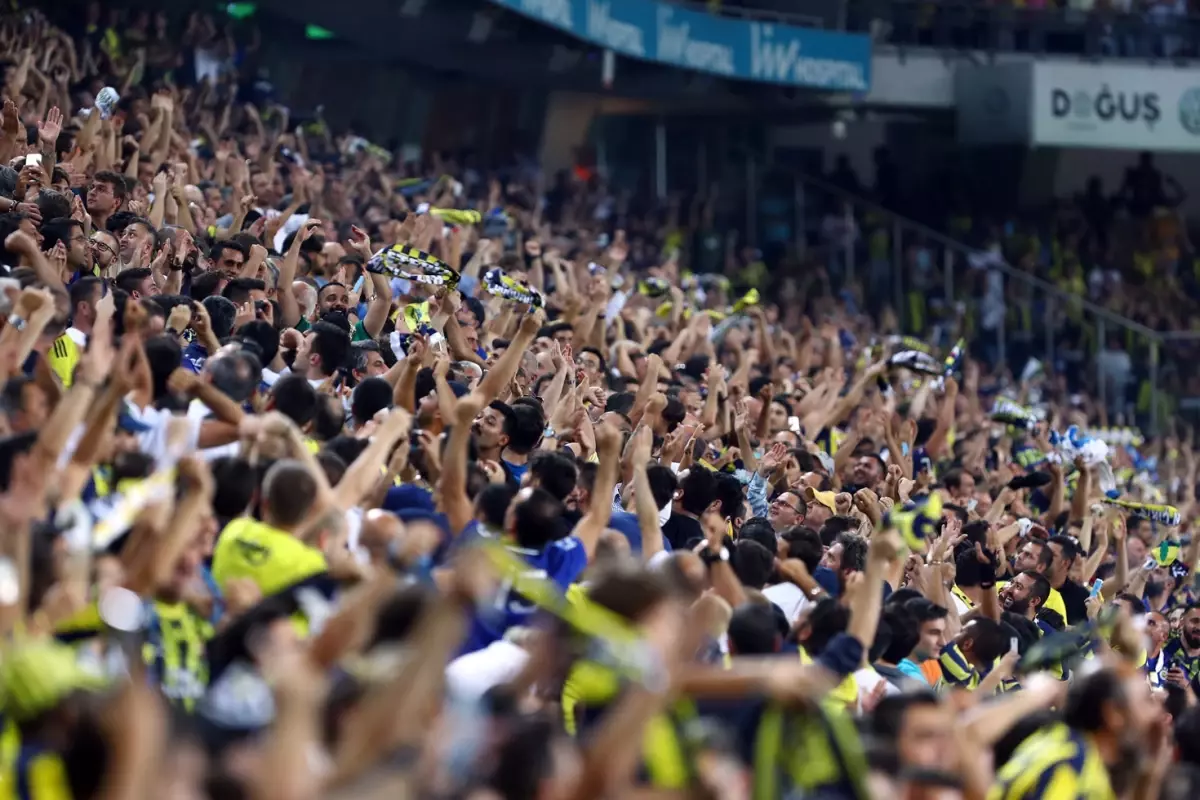 Fenerbahçe\'de beklenmedik ayrılık: Gelen teklifleri kabul edin