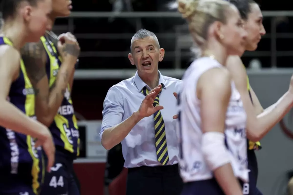 Galatasaray\'a kaybetti! Fenerbahçe Medicana, başantrenör Marco Fenoglio ve ekibiyle yollarını ayırdı