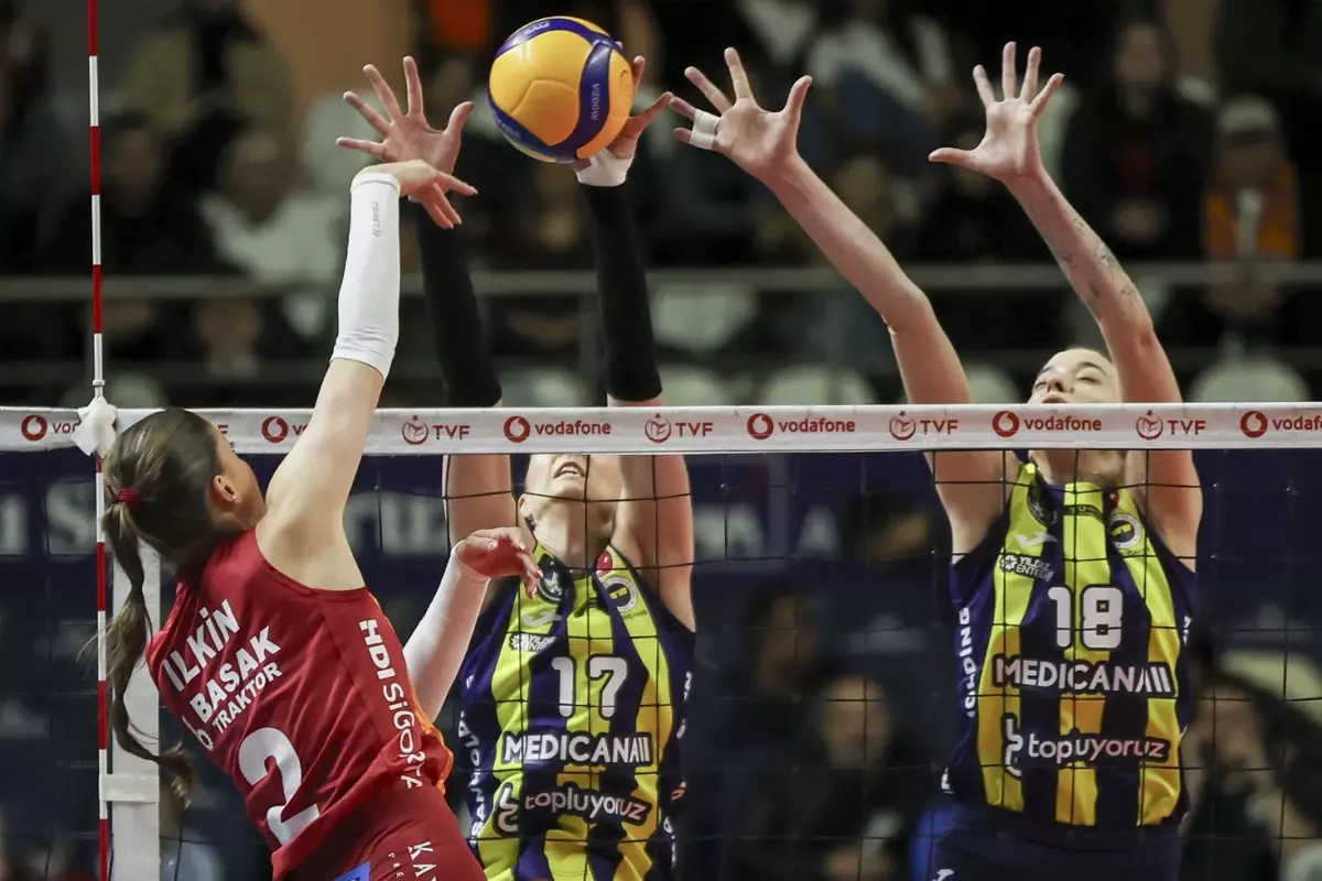 Galatasaray, Fenerbahçe\'yi devirdi