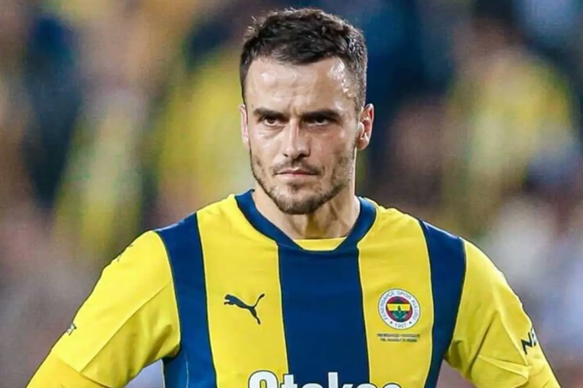 Görüşmeler başladı! Fenerbahçe, Kostic\'in bonservisini alacak