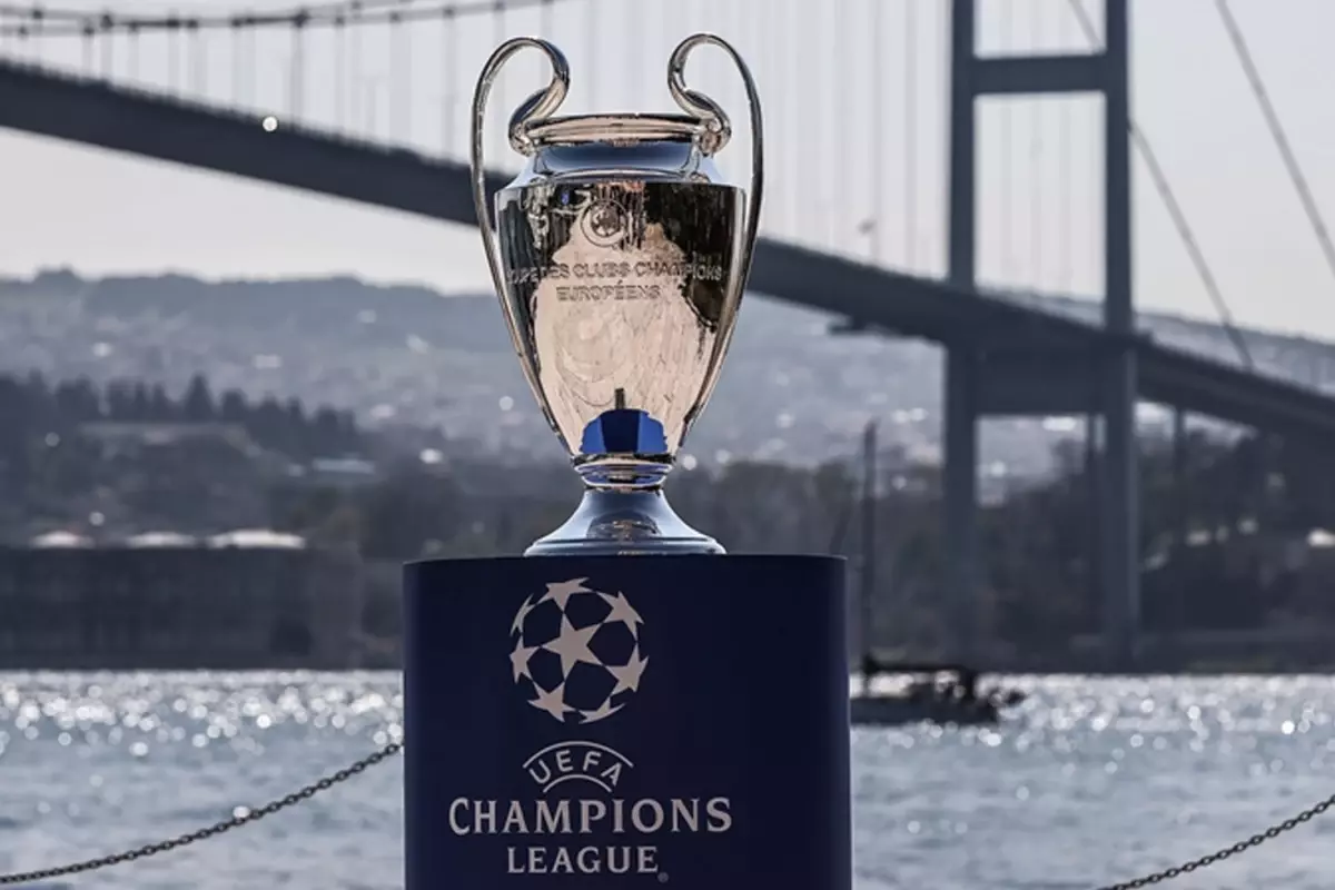 Şampiyonlar Ligi\'nde tarihi değişiklikten vazgeçildi