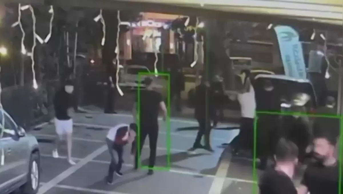 Şişli\'de gece kulübü önündeki silahlı çatışma kamerada: 1 ölü 1 yaralı