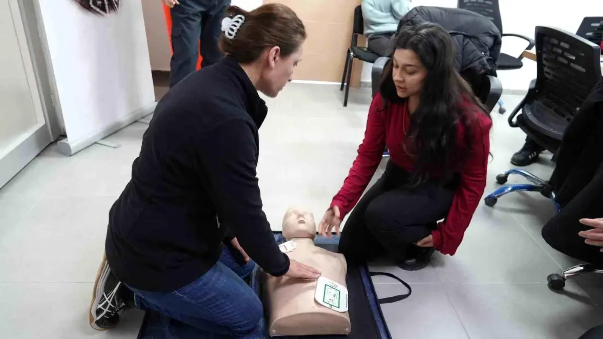 Keçiören Belediyesi\'nden Afet Müdahale Ekibine İlk Yardım Eğitimi