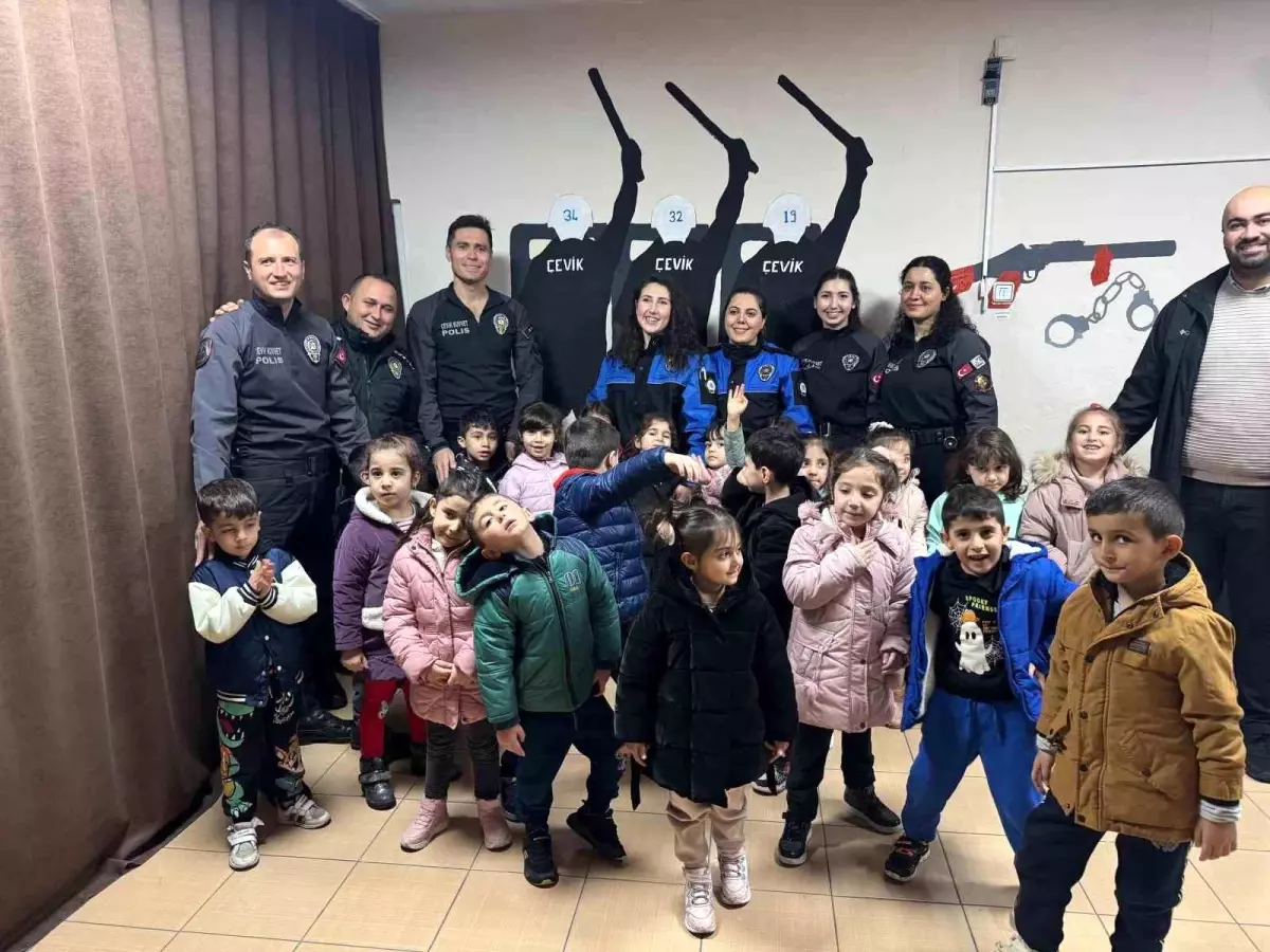 Öğrencilerden Polislere Ziyaret