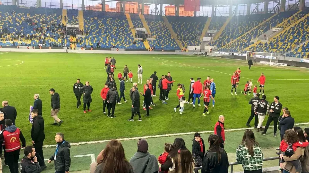 Fıratcan Üzüm\'den Saygısız Davranış
