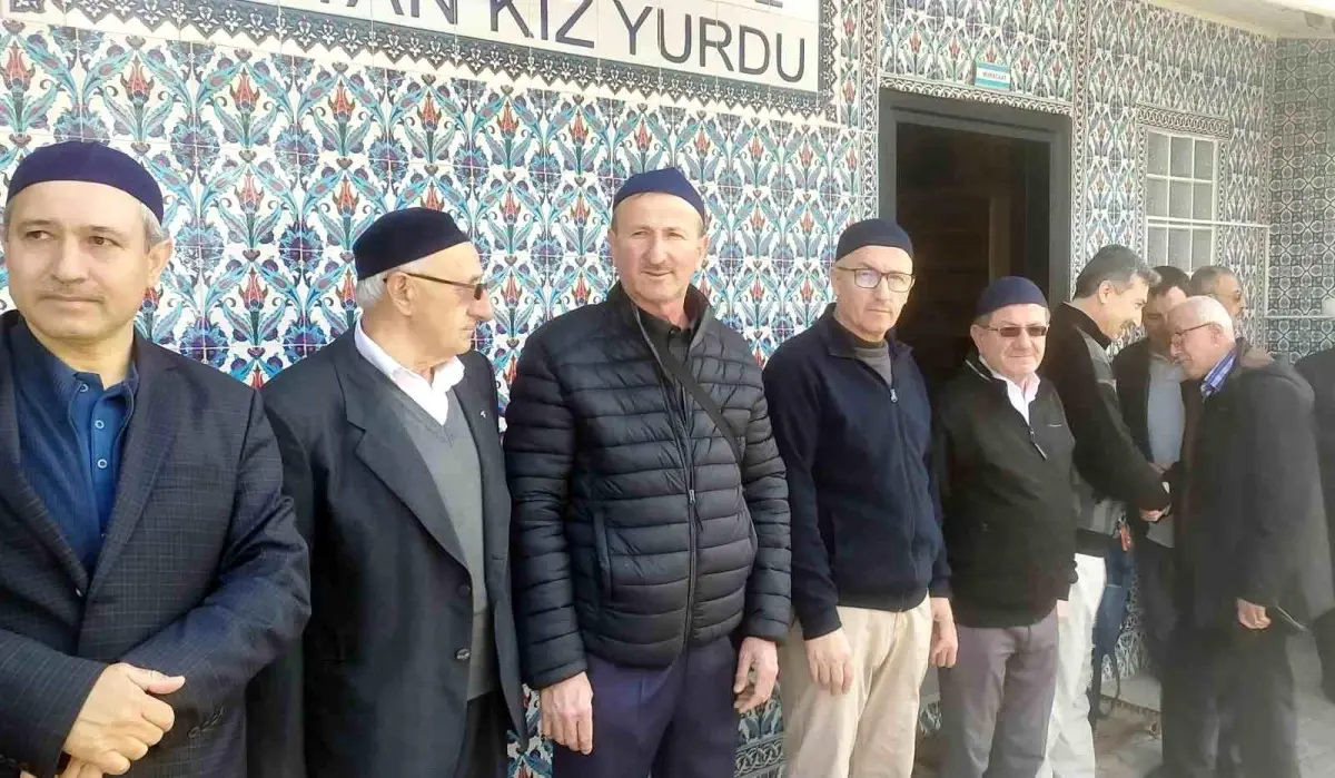 Hisarcık\'ta 20 kişilik umre kafilesi dualarla uğurlandı